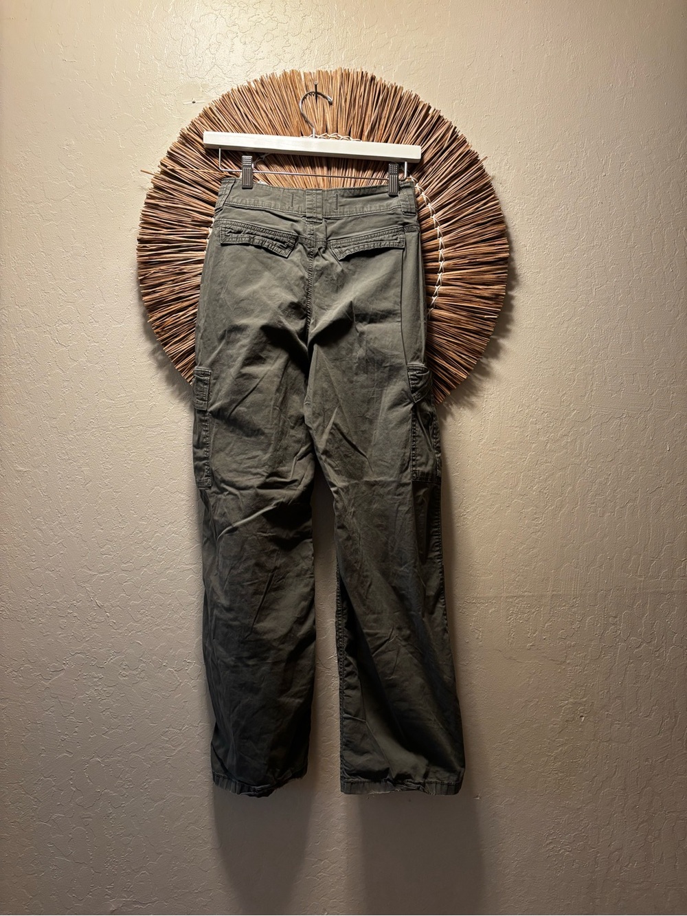 Hollister Olive Utility Cargo Pants - Picture 3 of 4